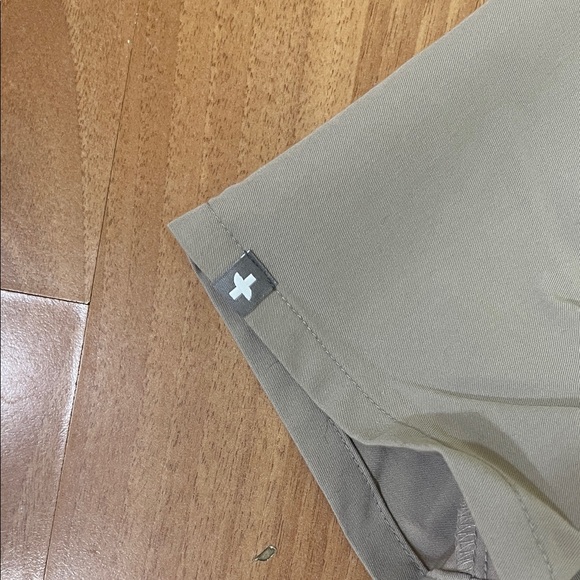 Women’s XS Figs Shirt - Picture 3 of 5